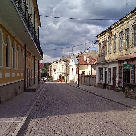 Apartment On Zarvanskaya In Old Town Kamianets-Podilskyi Luaran gambar