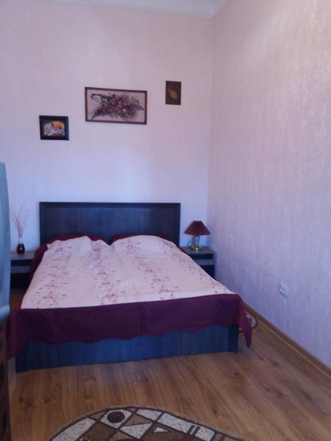 Apartment On Zarvanskaya In Old Town Kamianets-Podilskyi Luaran gambar