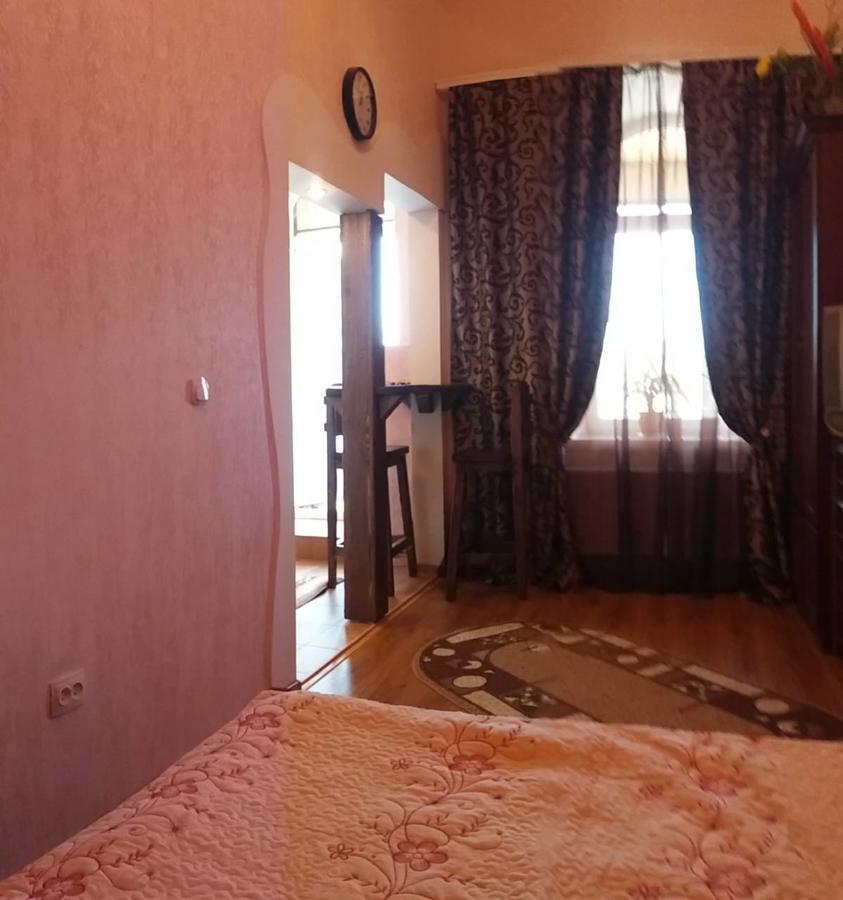 Apartment On Zarvanskaya In Old Town Kamianets-Podilskyi Luaran gambar
